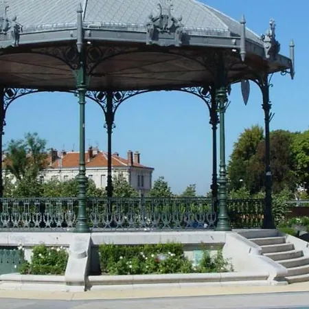 Apartment Le Voltaire